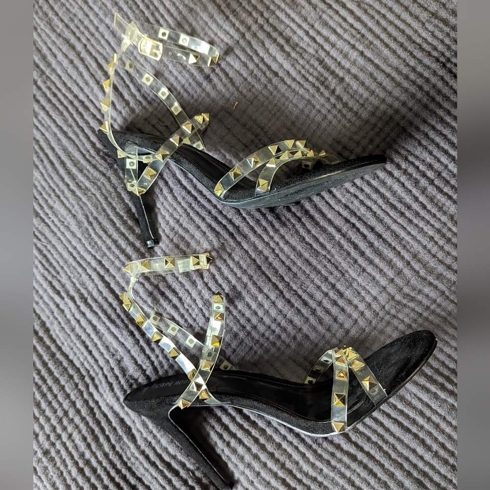 Cape Robbin gold studded black heels 9